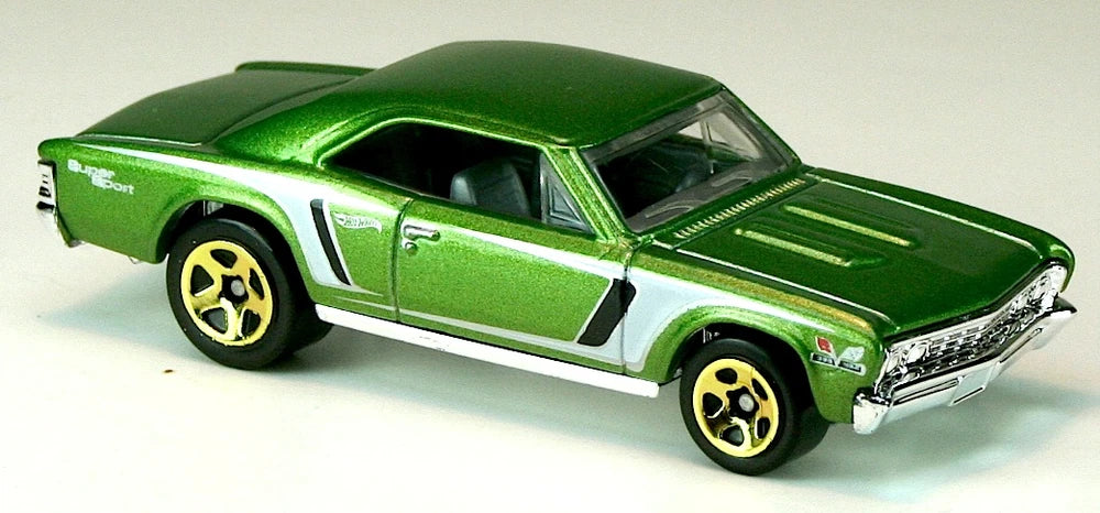 Hot Wheels 2012 - Collector # 110/247 - HW Showroom / Muscle Mania GM 10/10 - '67 Chevelle SS 396 - Metallic Green - USA Scan & Track Card